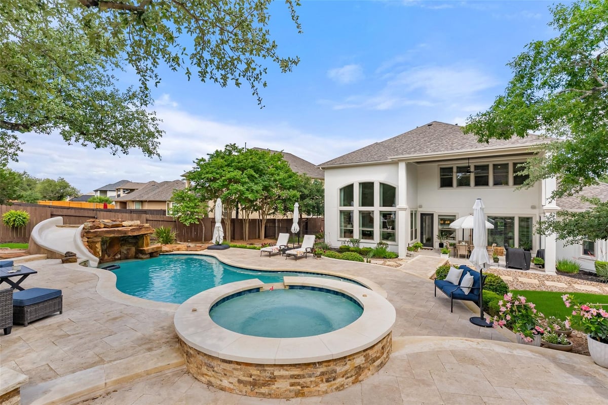 Living area at 1928 Long Bow Dr - 5 bed 4 bath home