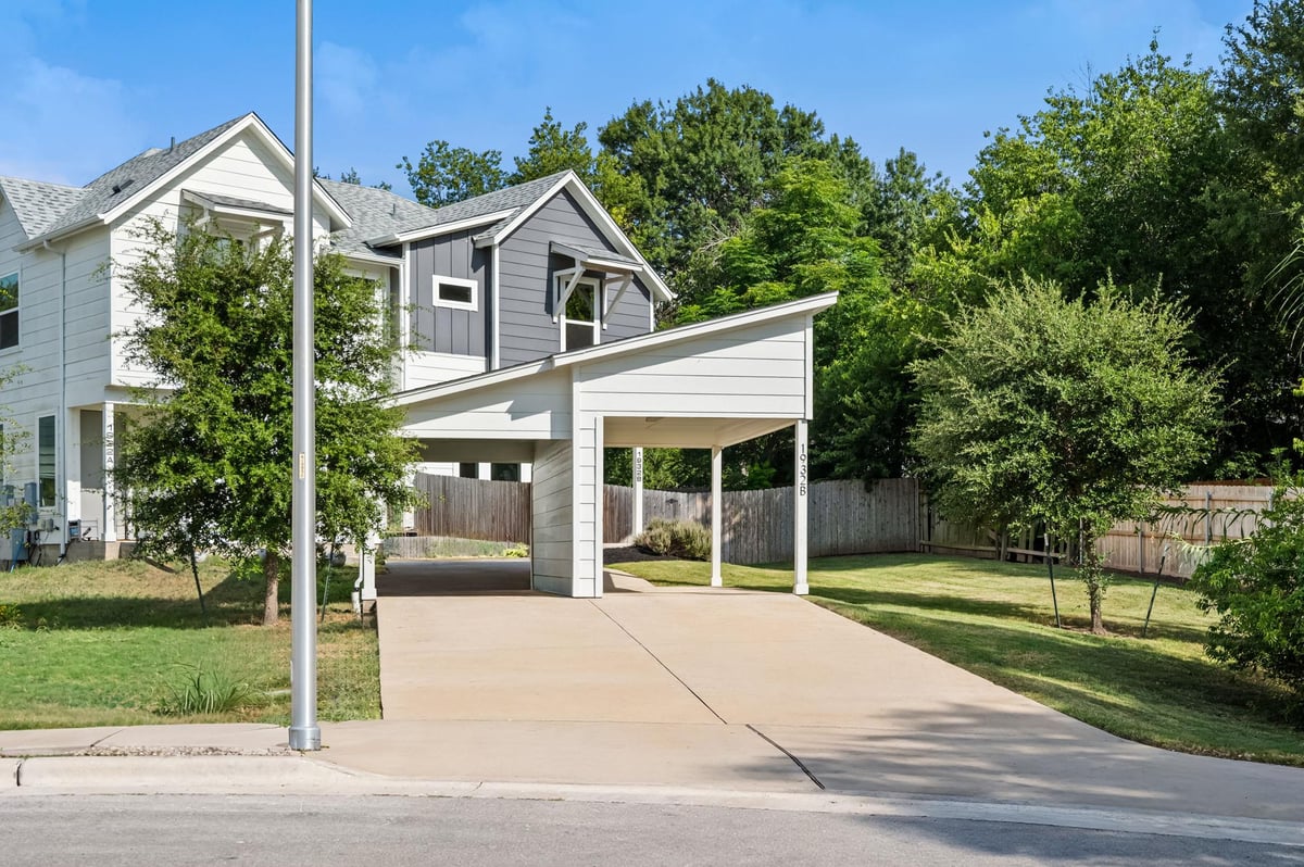 View 1932 Bunche RD Unit #B in Woodbridge 1932 Bunche RD Unit #B - property photo 1 - Luxury home in Woodbridge, Austin, TX