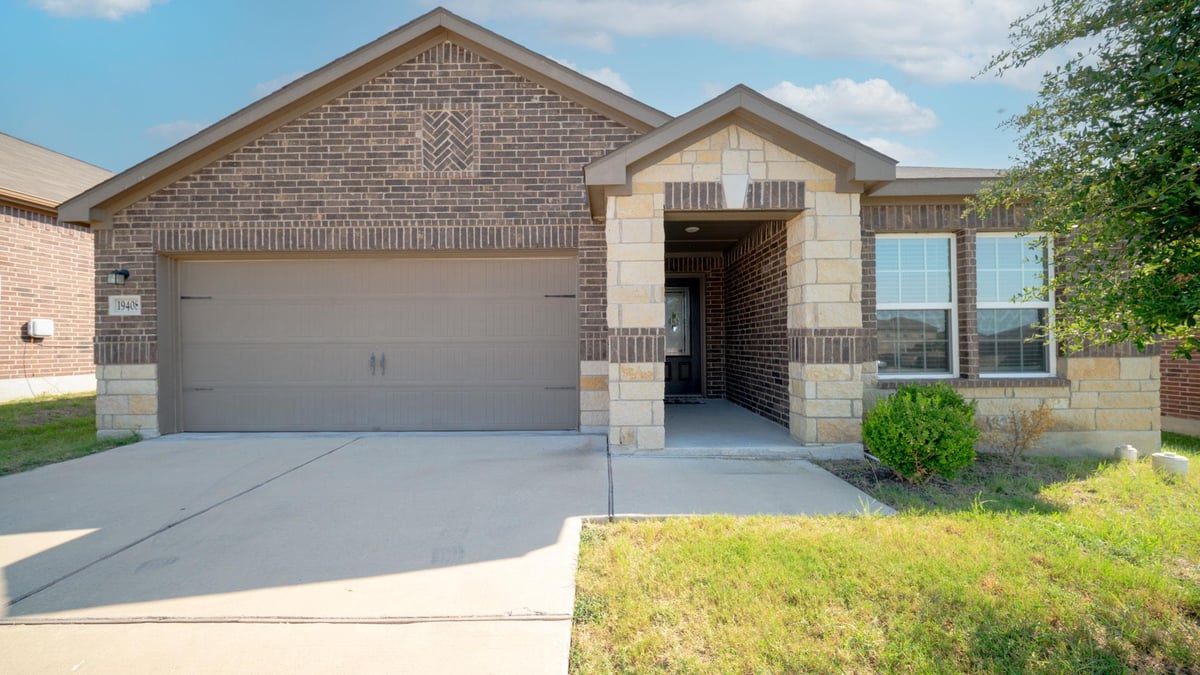 View 19408 Andrew Jackson ST in Presidential Glen Ph 7 19408 Andrew Jackson ST - property photo 1 - Luxury home in Presidential Glen Ph 7, Manor, TX