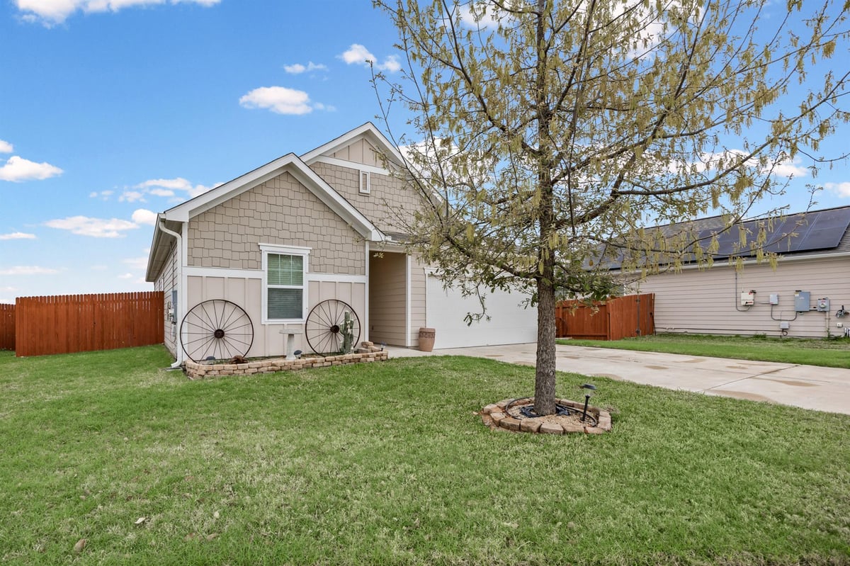 19408 Mary Ozburn PL - front exterior - Luxury home in Presidential Heights Ph 1, Manor, TX