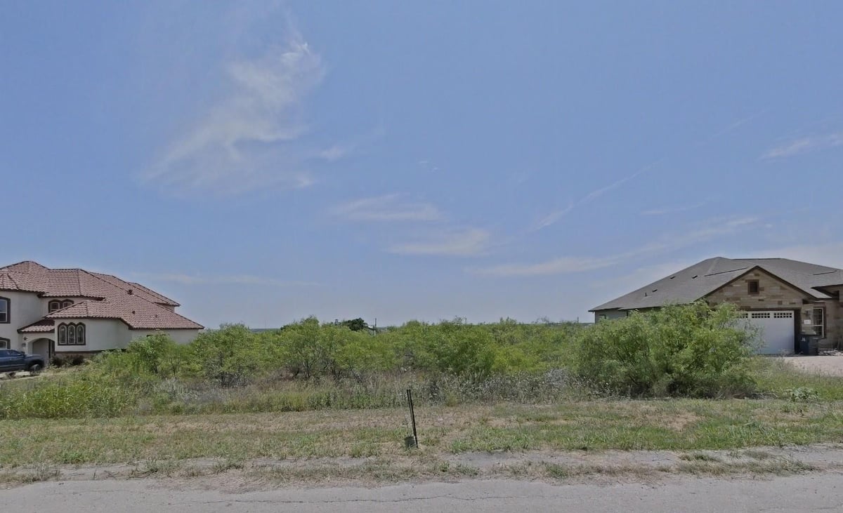 View 195 Burrobrush St in East Ridge 195 Burrobrush St - property photo 1 - Luxury lot in East Ridge, Niederwald, TX