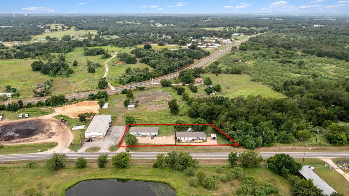 View 195 N Fm 487 in N/A 195 N Fm 487 - front exterior - Luxury home in N/A, Rockdale, TX