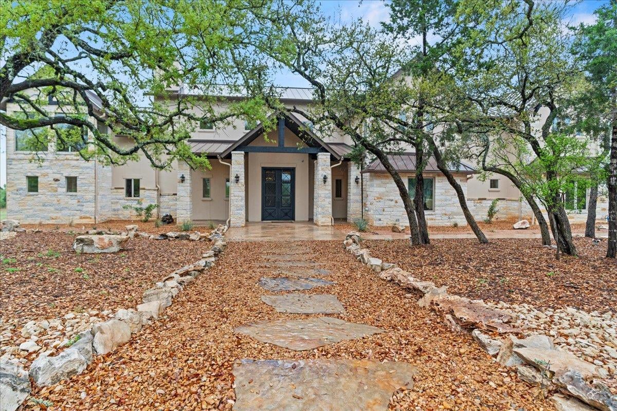Living area at 1951  Bridlewood Ranches Dr - 6 bed 5 bath home
