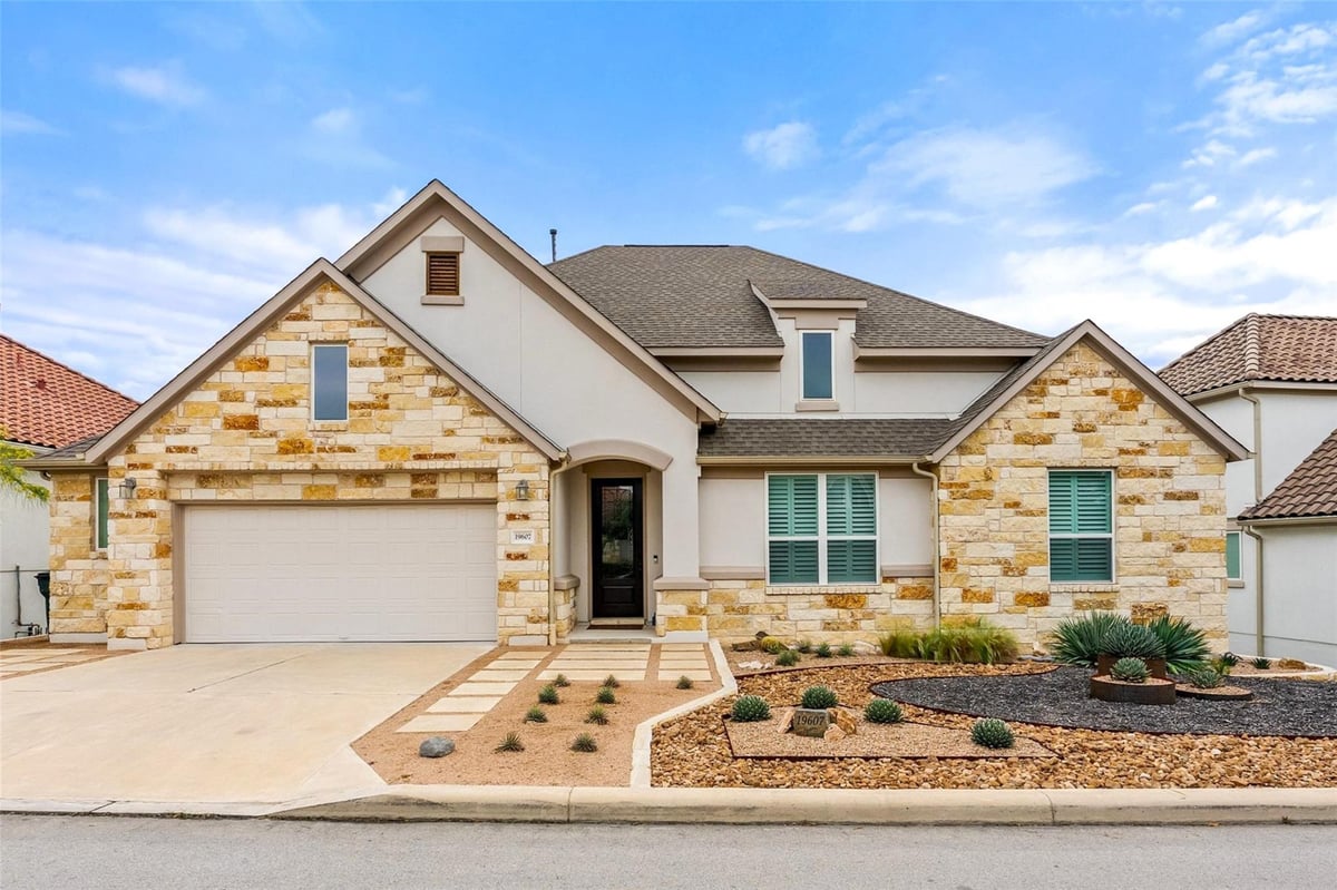 19607 Summit Glory Trl - front exterior - Luxury home in Summit At Lake Travis Resident, Spicewood, TX