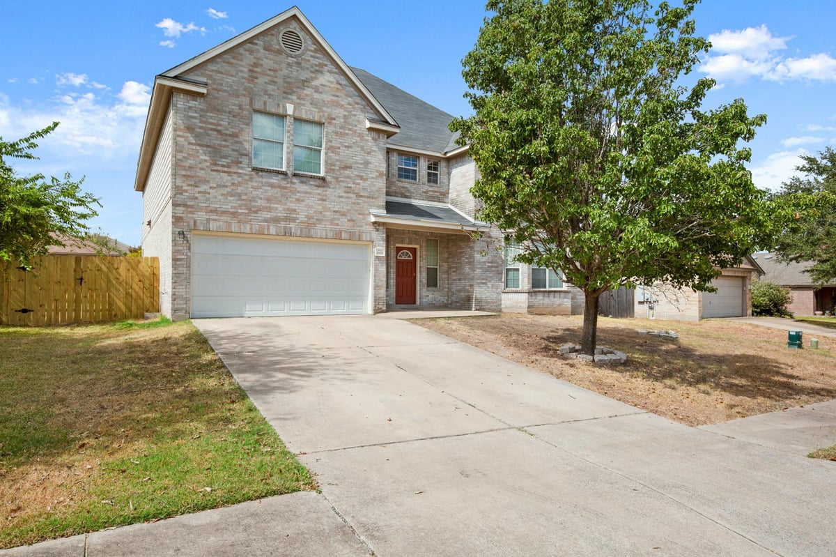 View 19616 San Chisolm DR in Greenridge 19616 San Chisolm DR - property photo 1 - Luxury home in Greenridge, Round Rock, TX