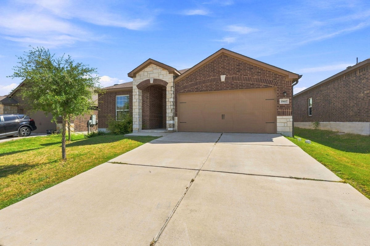 View 19617 Andrew Jackson ST in Presidential Glen 19617 Andrew Jackson ST - property photo 1 - Luxury home in Presidential Glen, Manor, TX