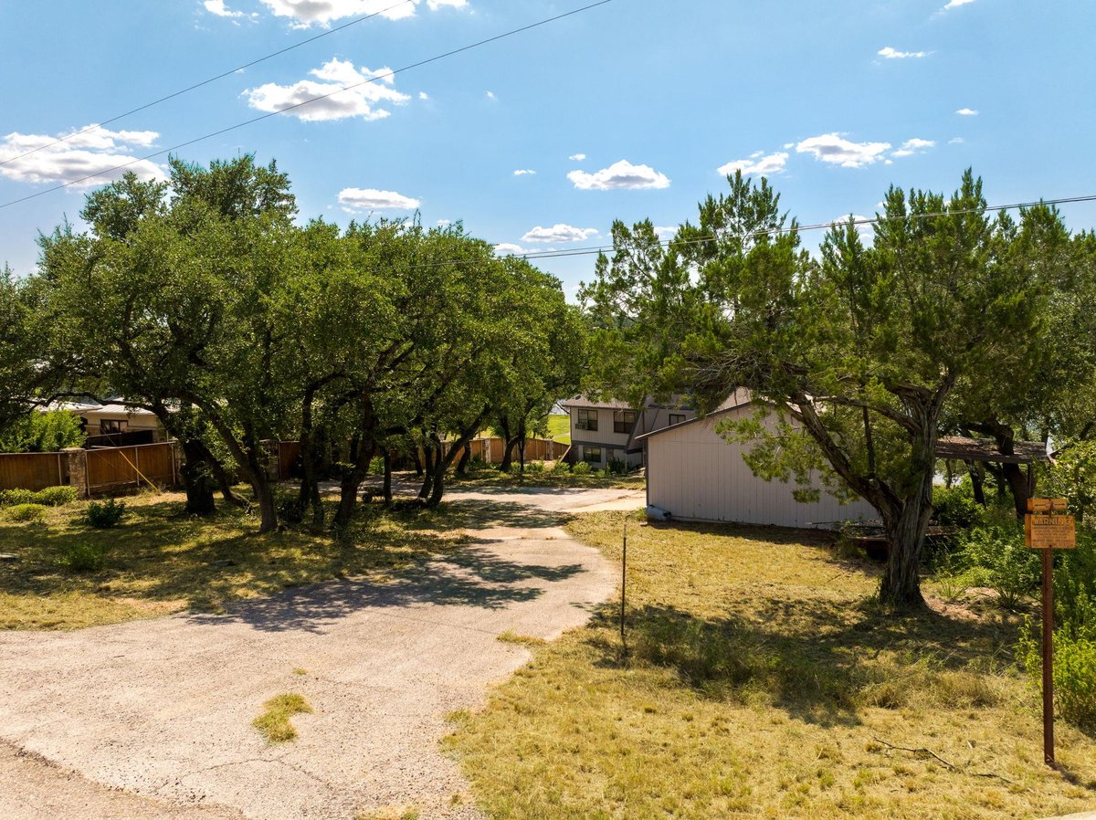 19625 Lakehurst Loop - front exterior - Luxury lot in Lakehurst Resub, Spicewood, TX