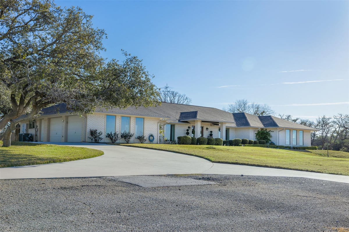 View 197 Live Oak Cemetery Rd in none 197 Live Oak Cemetery Rd - front exterior - Luxury home in none, Killeen, TX