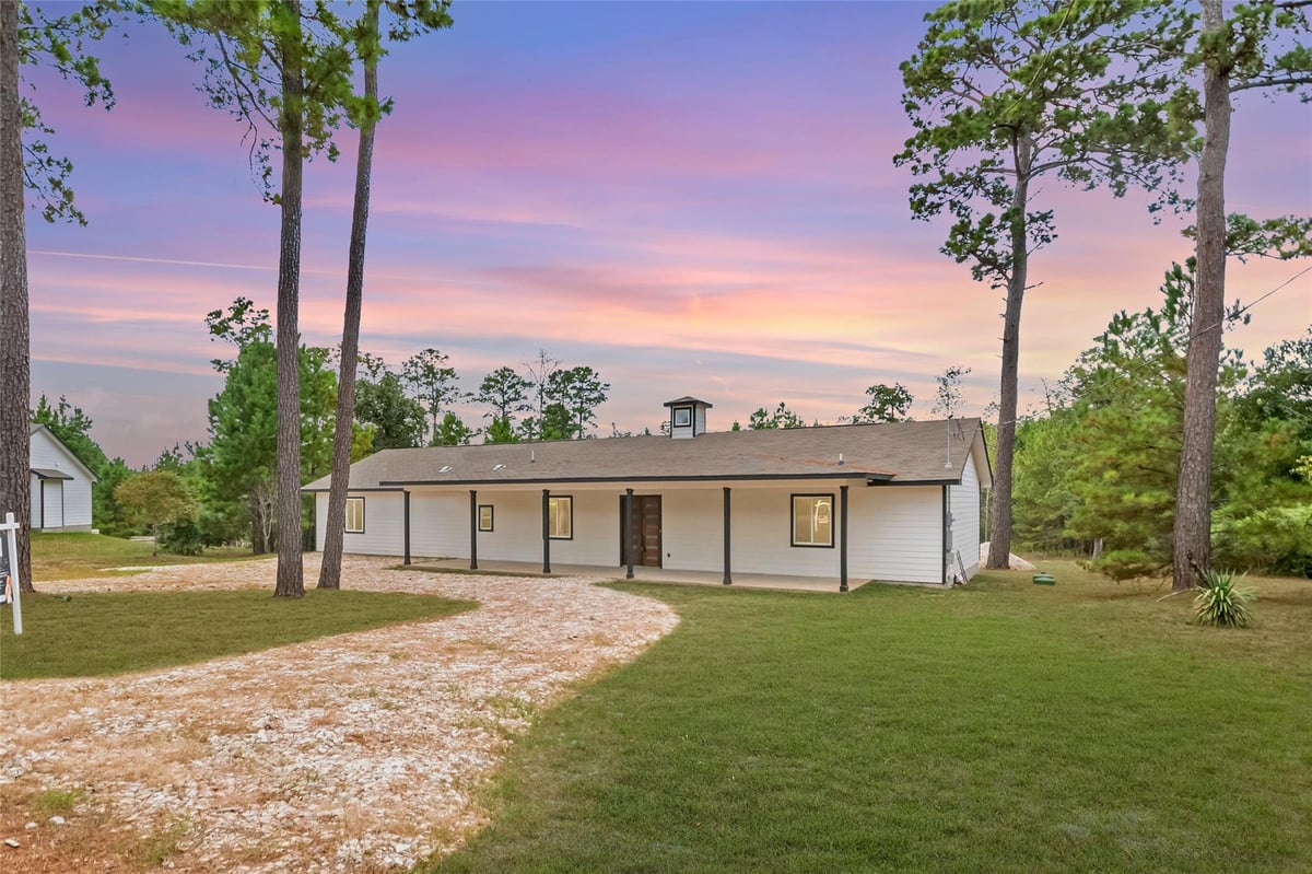 Living area at 197 S Buckhorn Dr - 4 bed 2 bath home