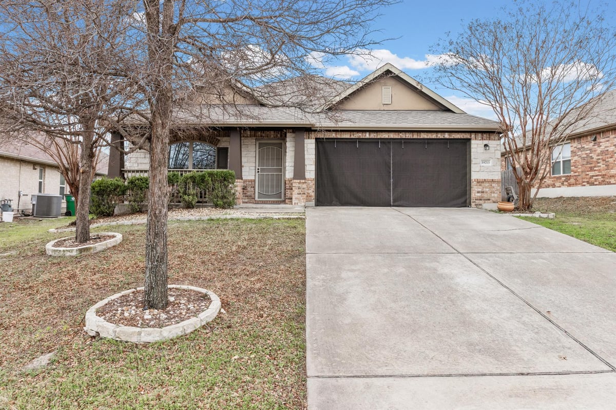 View 19713 Maiden Grass Dr in Falcon Pointe Sec 4-South 19713 Maiden Grass Dr - property photo 1 - Luxury home in Falcon Pointe Sec 4-South, Pflugerville, TX