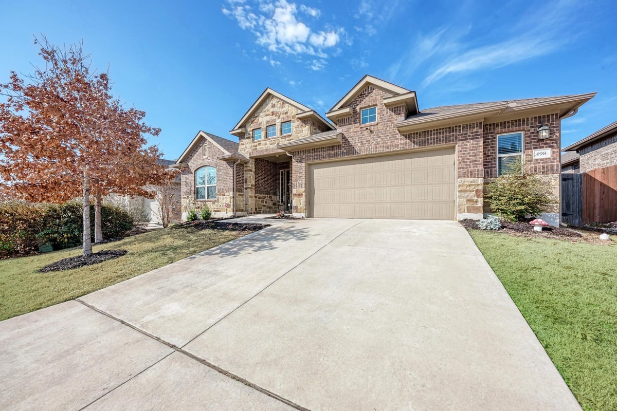 Living area at 198 Rough Leaf Dr - 4 bed 3 bath home