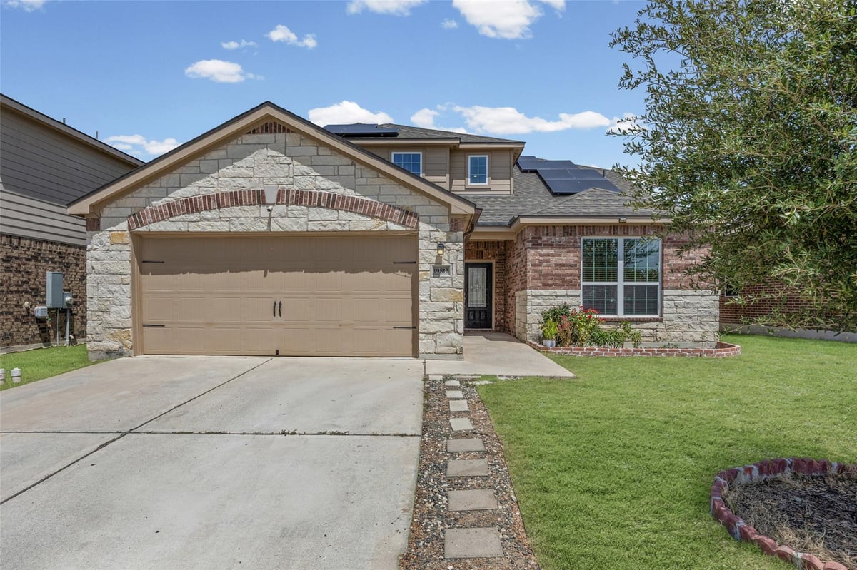 19812 Hubert R Humphrey RD - property photo 1 - Luxury home in PRESIDENTIAL GLEN, Manor, TX