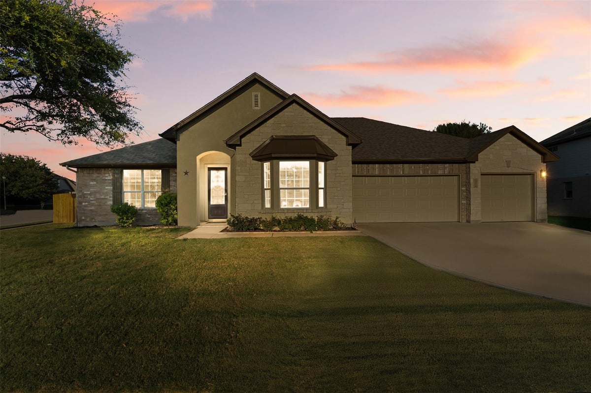 View 19913 Dornick Hills LN in Meadows Blackhawk Ph 06 19913 Dornick Hills LN - front exterior - Luxury home in Meadows Blackhawk Ph 06, Pflugerville, TX
