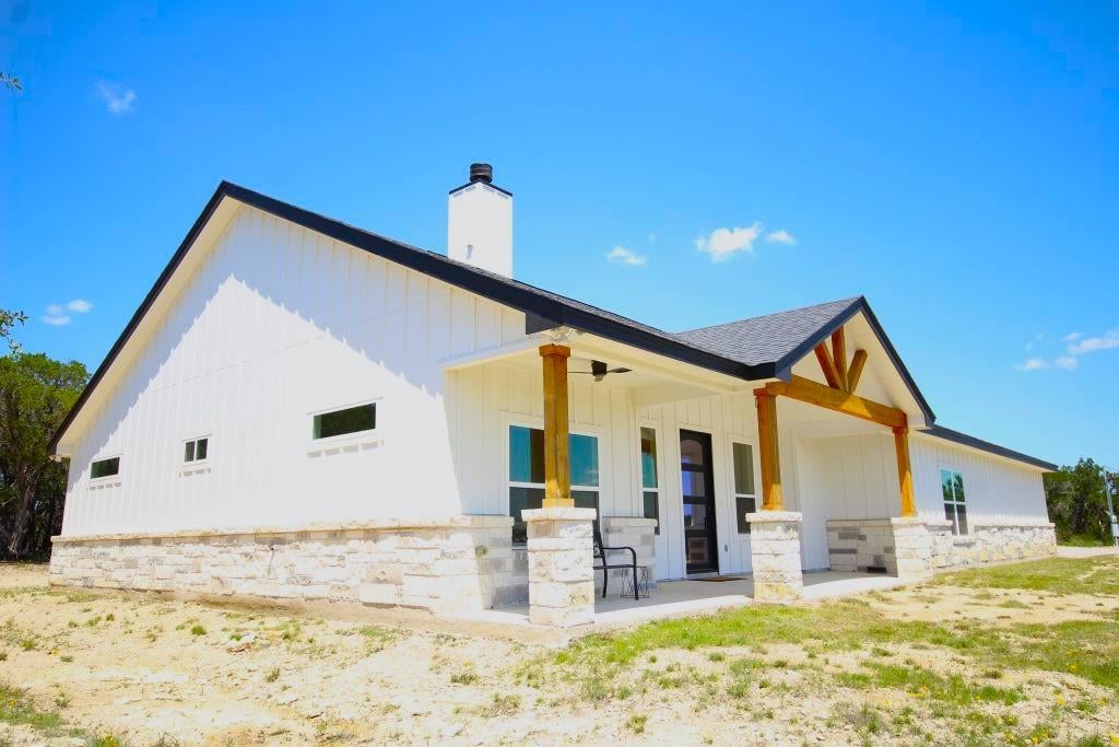 View 19920 Old Burnet RD in JF Carlton Survey #98 19920 Old Burnet RD - property photo 1 - Luxury home in JF Carlton Survey #98, Jonestown, TX