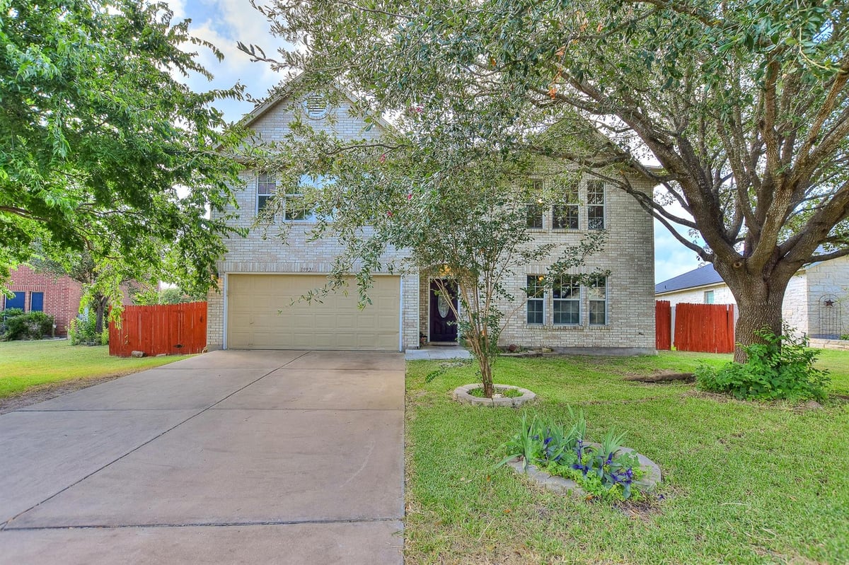 View 19921 San Chisolm DR in Greenridge Phs 2 19921 San Chisolm DR - property photo 1 - Luxury home in Greenridge Phs 2, Round Rock, TX