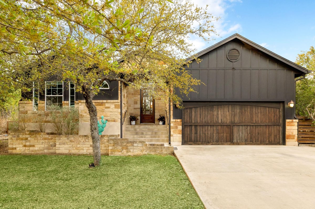 View 2 Crooked Arrow Ct in Woodcreek Sec 9-B 2 Crooked Arrow Ct - property photo 1 - Luxury home in Woodcreek Sec 9-B, Wimberley, TX