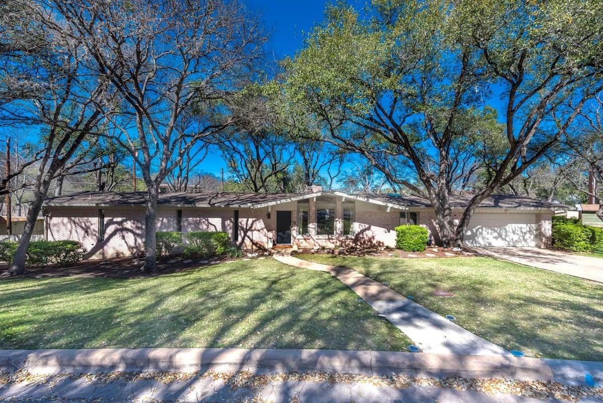 View 2 Randolph Pl in Dellana Hills Sec 03 2 Randolph Pl - property photo 1 - Luxury home in Dellana Hills Sec 03, Austin, TX
