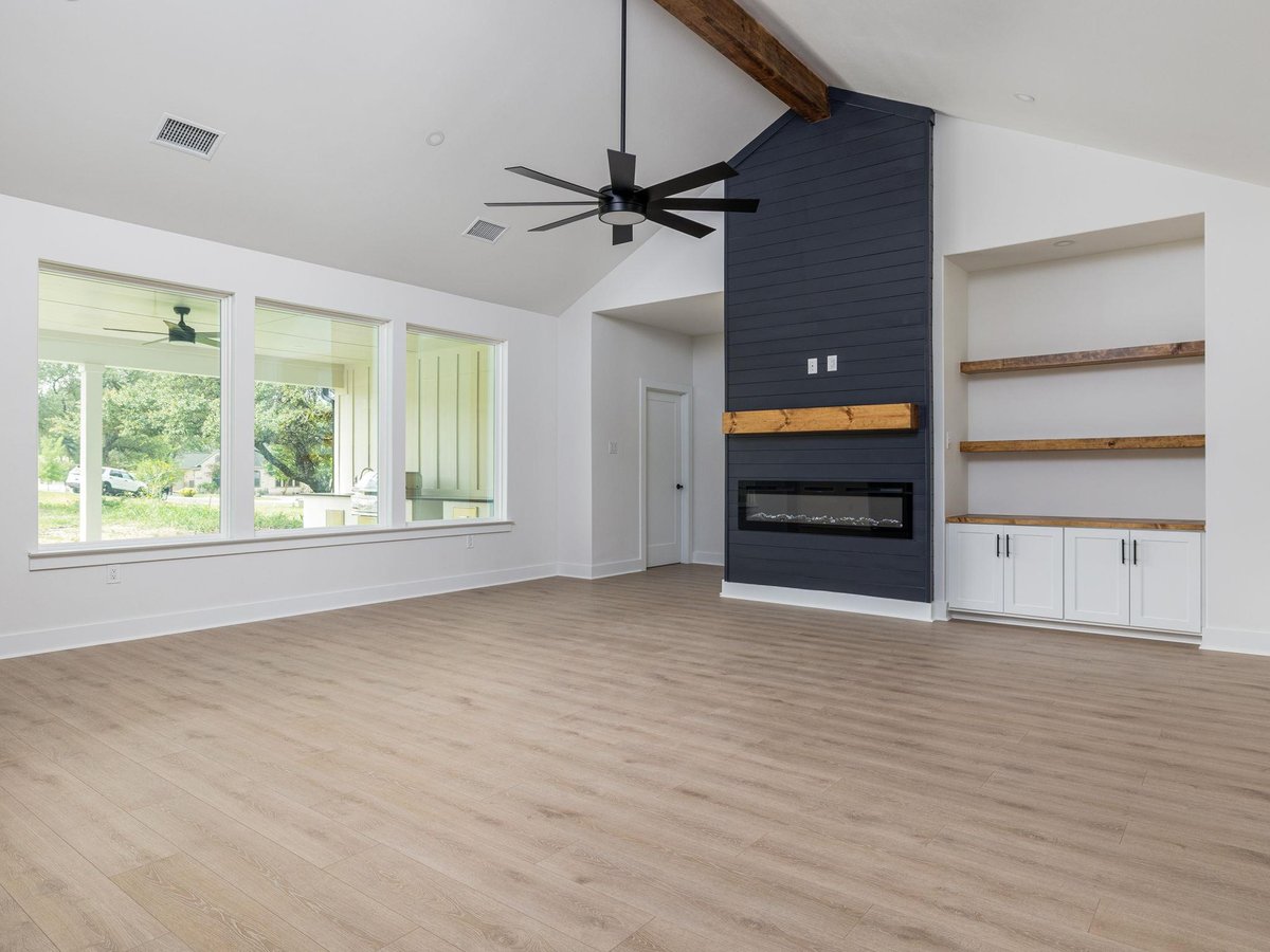 Living area at 20 County Rd 456 - 4 bed 3 bath home