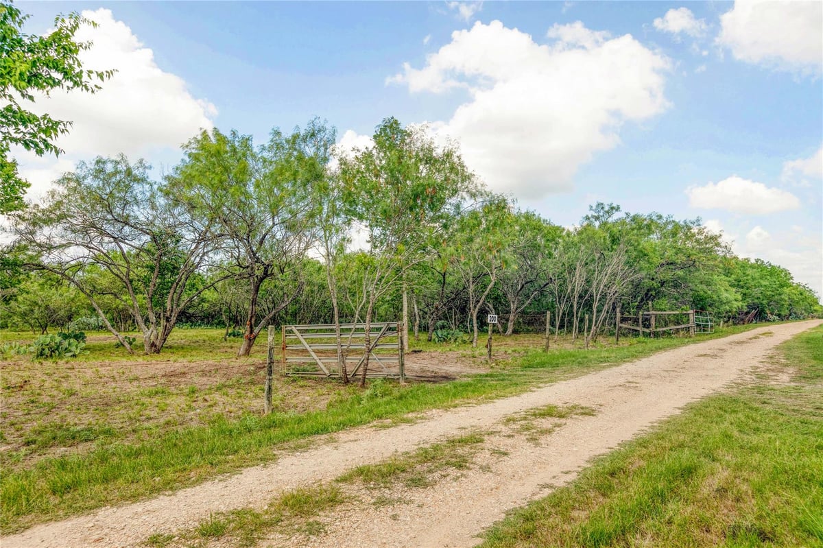 Kitchen at 200 Armstrong Rd - 4140(RURAL FM 20W-CALLIHAN RD-WESTWOOD RD AREA, Lockhart, TX