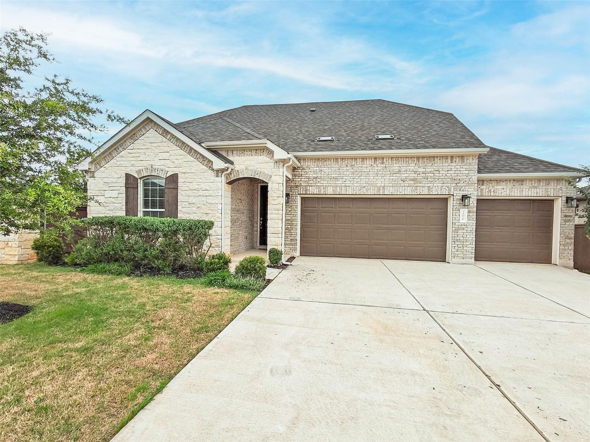 View 200 Fiddleneck RD in Gregg Ranch/Marble Falls Ph 1 200 Fiddleneck RD - front exterior - Luxury home in Gregg Ranch/Marble Falls Ph 1, Marble Falls, TX