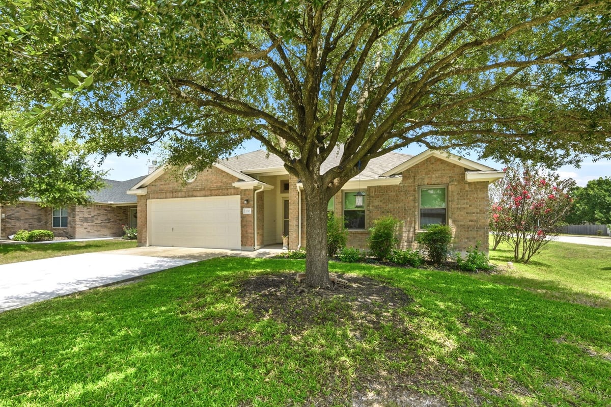 View 200 Gainer DR in Legends Hutto 200 Gainer DR - front exterior - Luxury home in Legends Hutto, Hutto, TX