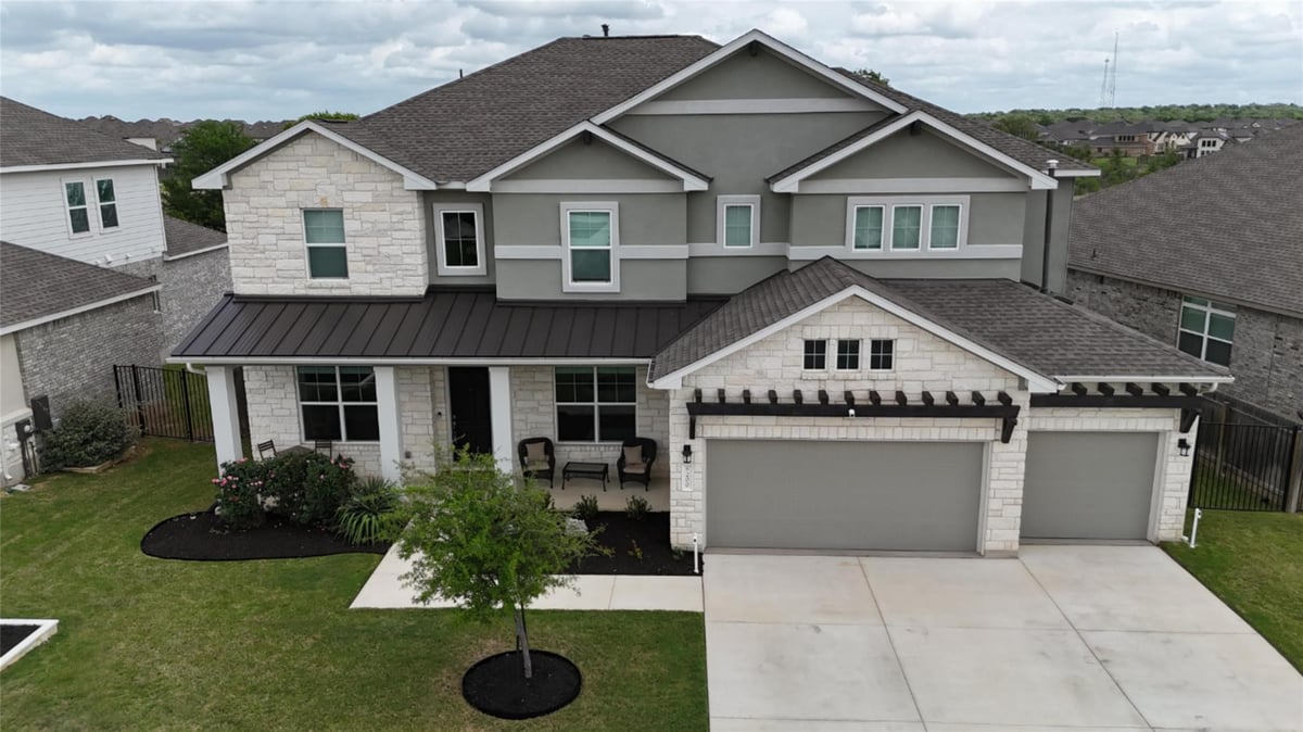 Living area at 200 Great Lawn Bnd - 6 bed 4 bath home