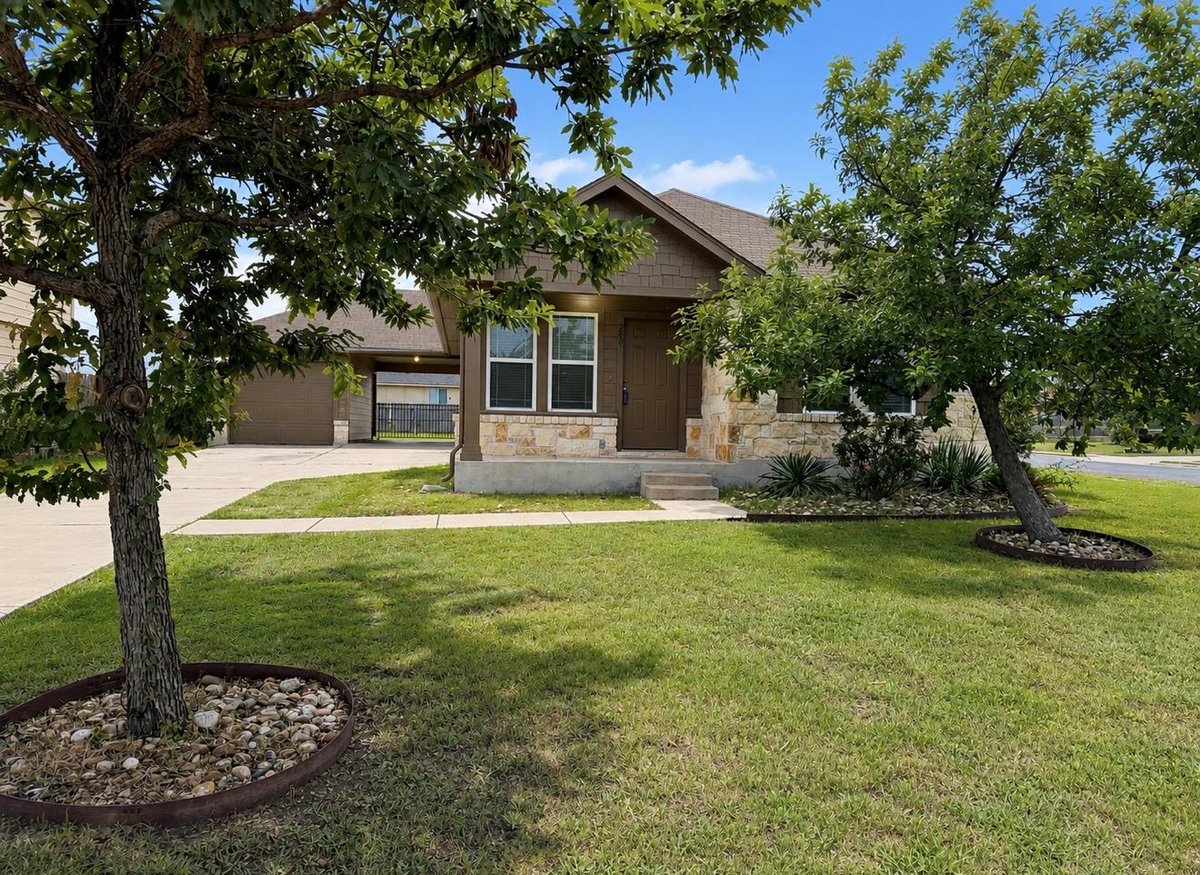 View 200 McCoy LN in Glenwood Ph 04B 200 McCoy LN - front exterior - Luxury home in Glenwood Ph 04B, Hutto, TX
