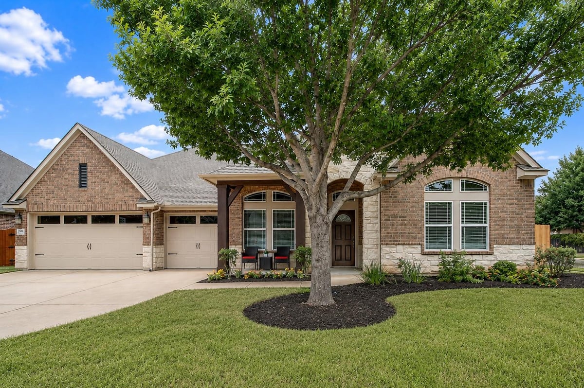 200 Navigator DR - front exterior - Luxury home in Highland Horizon Ph 02, Austin, TX