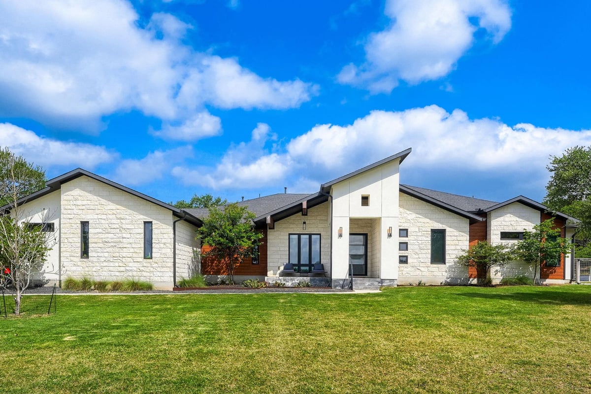 200 Quarter Horse LN - property photo 1 - Luxury home in The Preserve At La Ventana Ph Three, Driftwood, TX