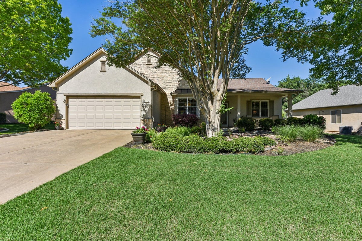 View 200 Scurry Pass in Sun City Georgetown Ph 04A Neighborhood 15 Pu 200 Scurry Pass - front exterior - Luxury home in Sun City Georgetown Ph 04A Neighborhood 15 Pu, Georgetown, TX