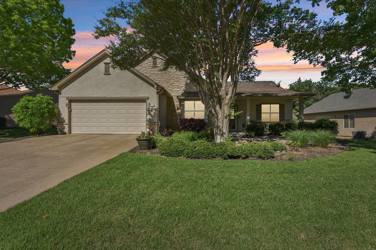 Living area at 200 Scurry Pass - 3 bed 2 bath home