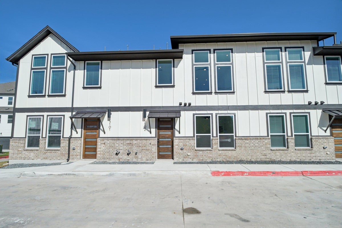View 200 W 56th ST Unit #5102 in Koenig Townhomes 200 W 56th ST Unit #5102 - front exterior - Luxury home in Koenig Townhomes, Austin, TX