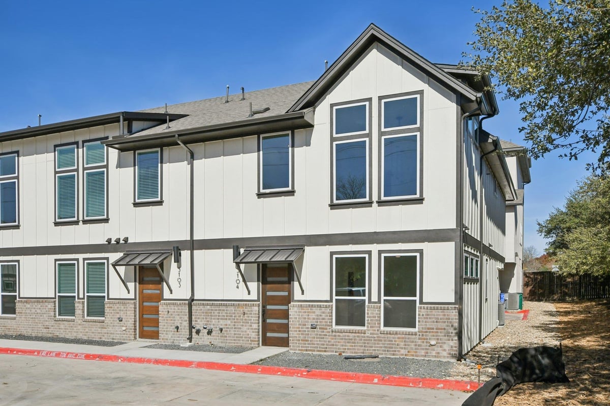 View 200 W 56th ST Unit #5104 in Koenig Townhomes 200 W 56th ST Unit #5104 - front exterior - Luxury home in Koenig Townhomes, Austin, TX
