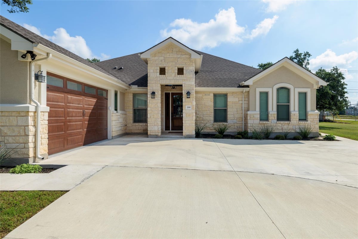 View 200 Wood CV in Shady Oaks Estates 200 Wood CV - property photo 1 - Luxury home in Shady Oaks Estates, Georgetown, TX