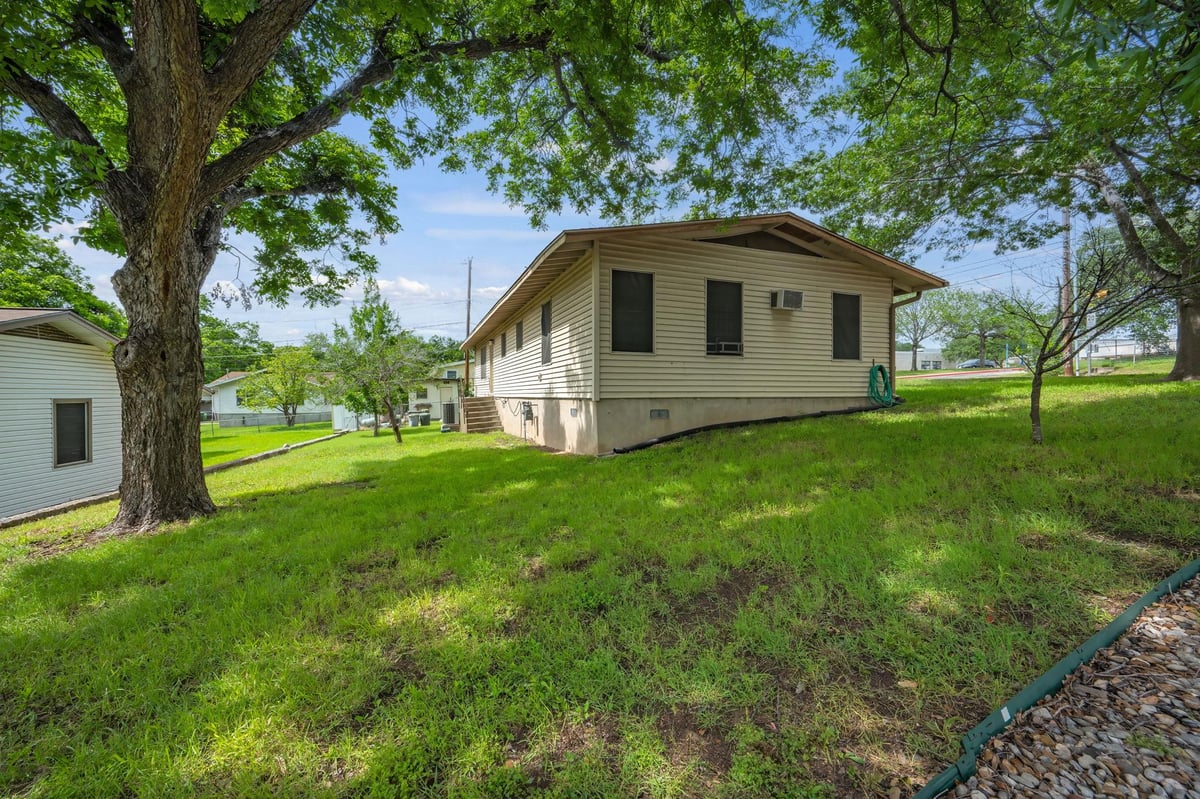 Living area at 2000 Cedar Ave - 3 bed 1 bath home