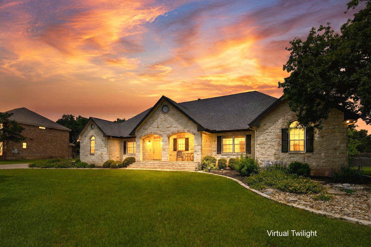 2000 Fountainwood DR - front exterior - Luxury home in Fountainwood Estates, Georgetown, TX