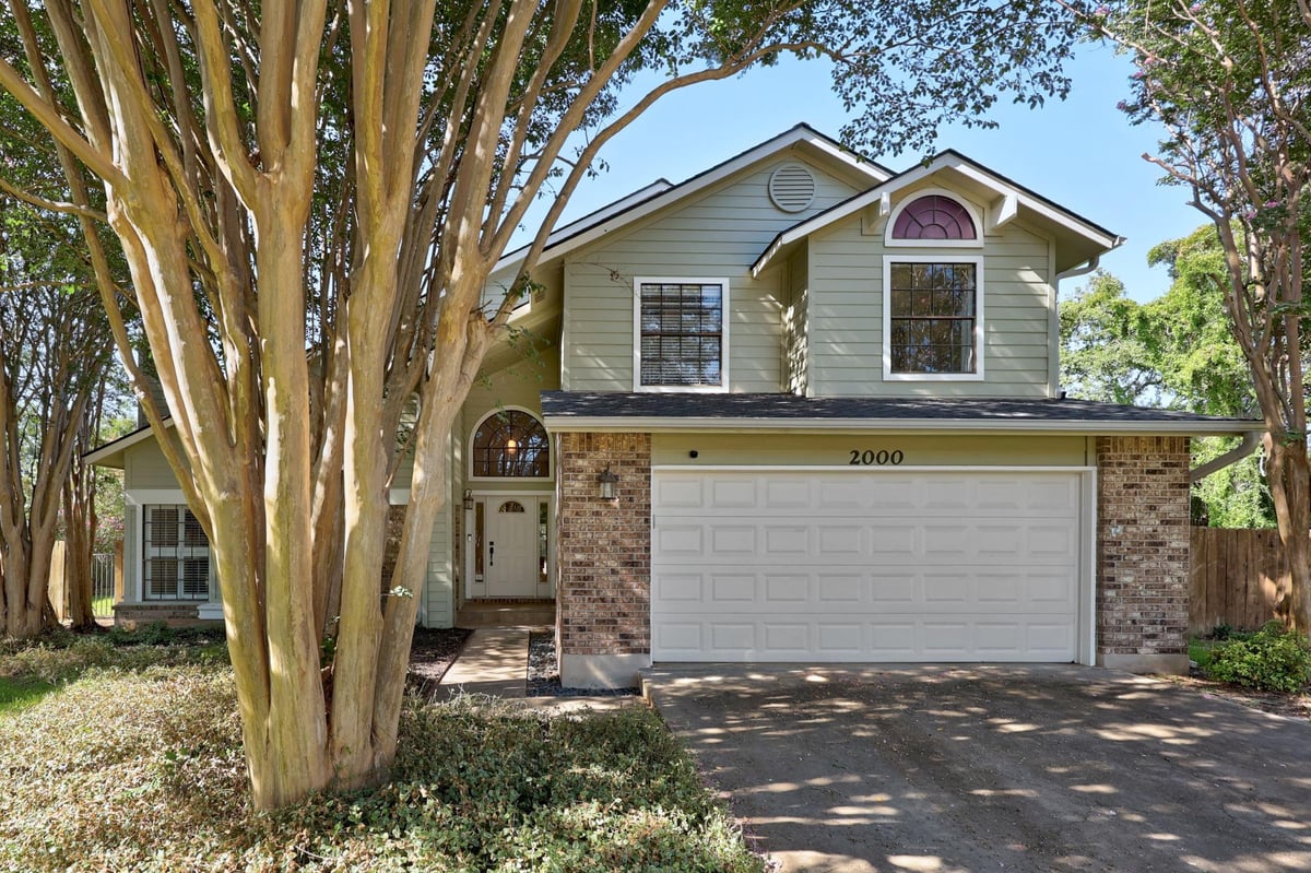 View 2000 Woods CV in Woods Sec 04 2000 Woods CV - property photo 1 - Luxury home in Woods Sec 04, Round Rock, TX