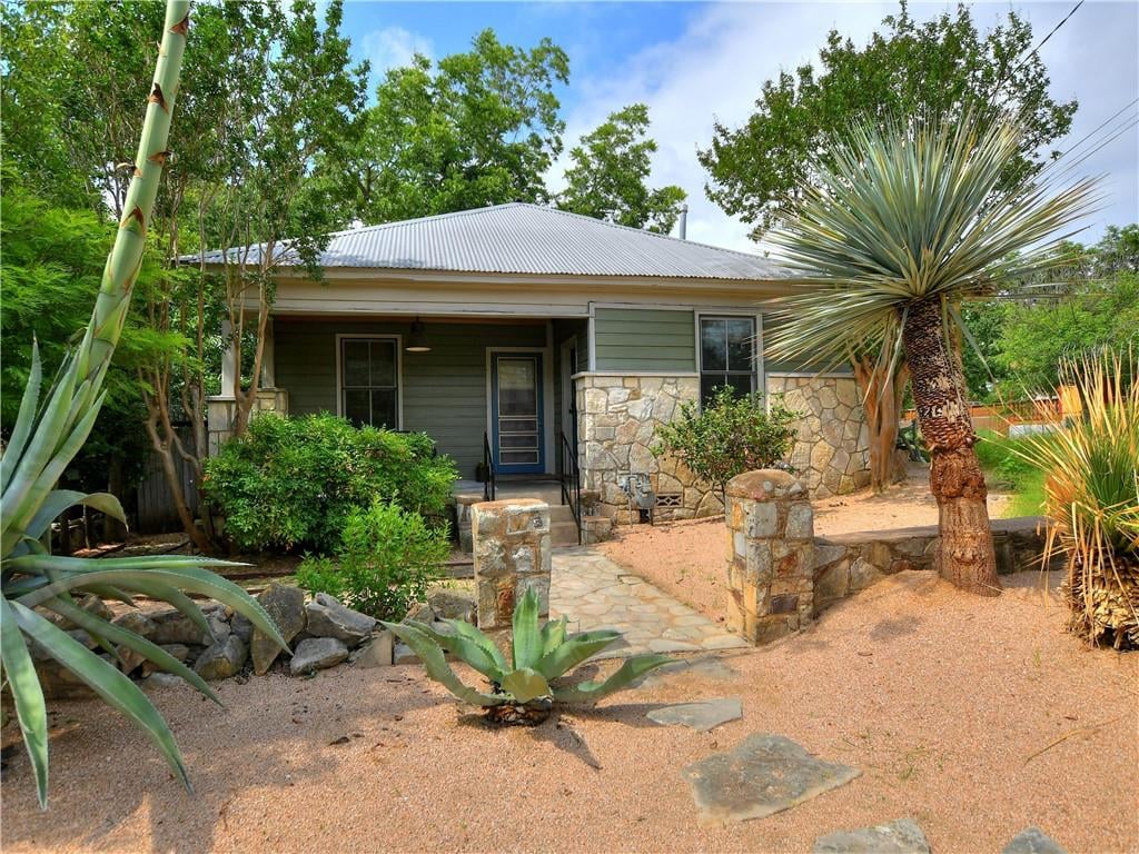 View 2001 E 11th St in College Heights Add 2001 E 11th St - front exterior - Luxury home in College Heights Add, Austin, TX