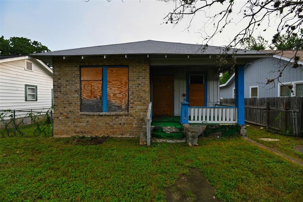 View 2002 Hamilton Ave in College Heights Add 2002 Hamilton Ave - front exterior - Luxury home in College Heights Add, Austin, TX