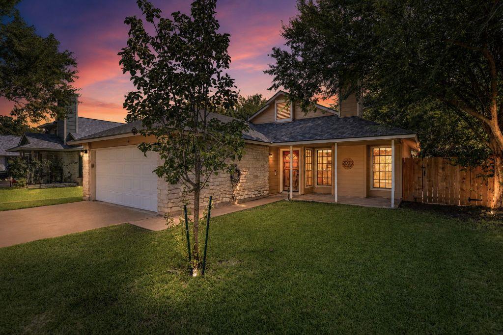 View 2003 James PL in Chapel Hill North Sec 01 2003 James PL - property photo 1 - Luxury home in Chapel Hill North Sec 01, Round Rock, TX