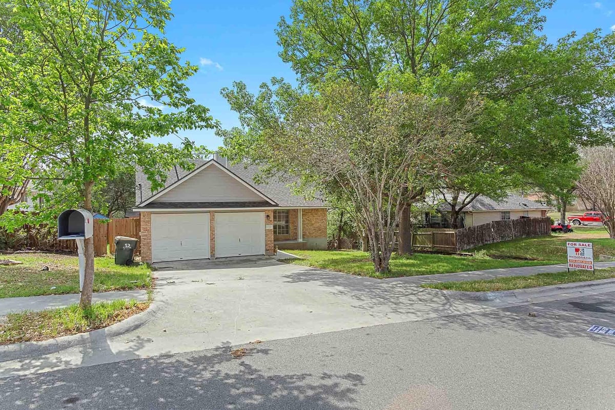 Kitchen at 2003 Ramona Cir - 3 bed 2 bath home