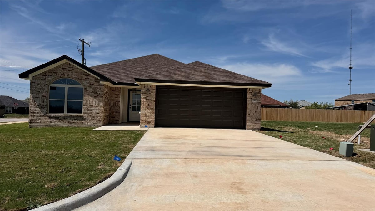 View 2005 Blackhawk LOOP in Connell Sub 2005 Blackhawk LOOP - front exterior - Luxury home in Connell Sub, Belton, TX