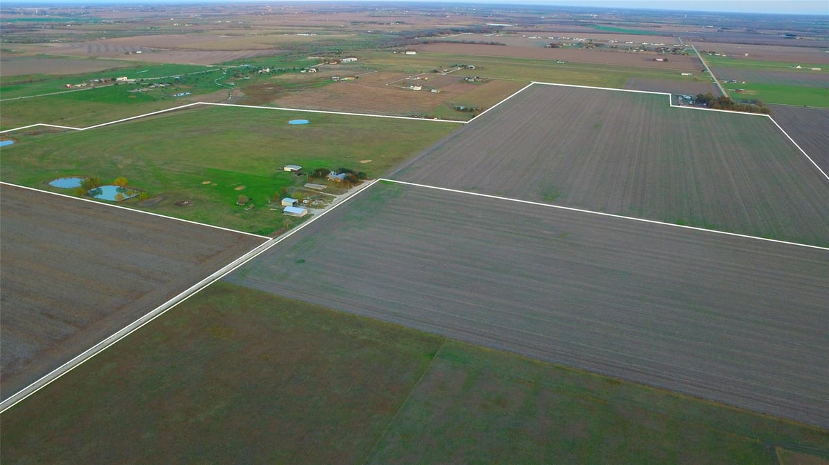 View 2005 County Road 405 in WARREN 2005 County Road 405 - aerial view with expansive acreage - Luxury home in WARREN, Taylor, TX