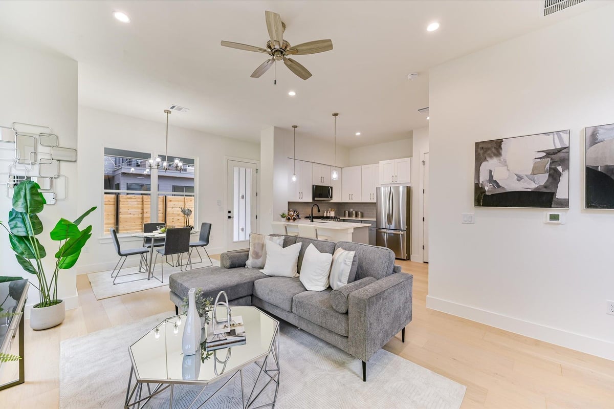 Living area at 2006 Sl Davis Ave Unit #2 - 3 bed 3 bath home