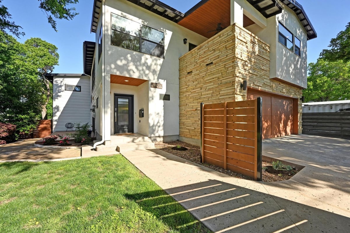 View 2009 Arthur LN Unit #B in 2009 Arthur Lane Condo Amd 2009 Arthur LN Unit #B - front exterior - Luxury home in 2009 Arthur Lane Condo Amd, Austin, TX
