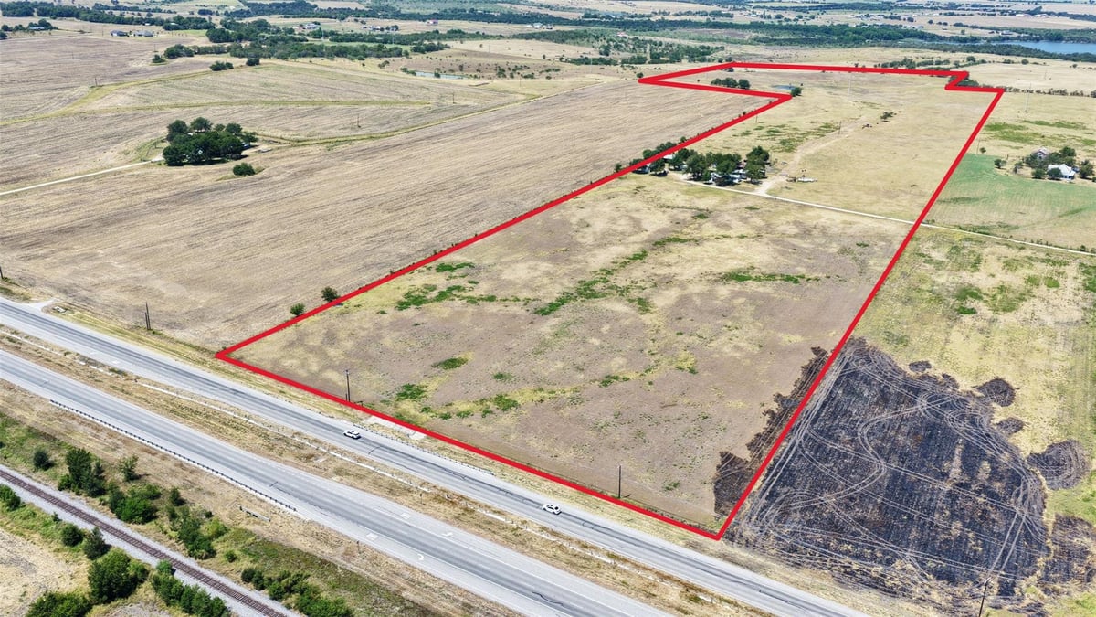 View 201 926 Pr in Thrall 201 926 Pr, photo 1 of 15, Thrall, Thrall, TX