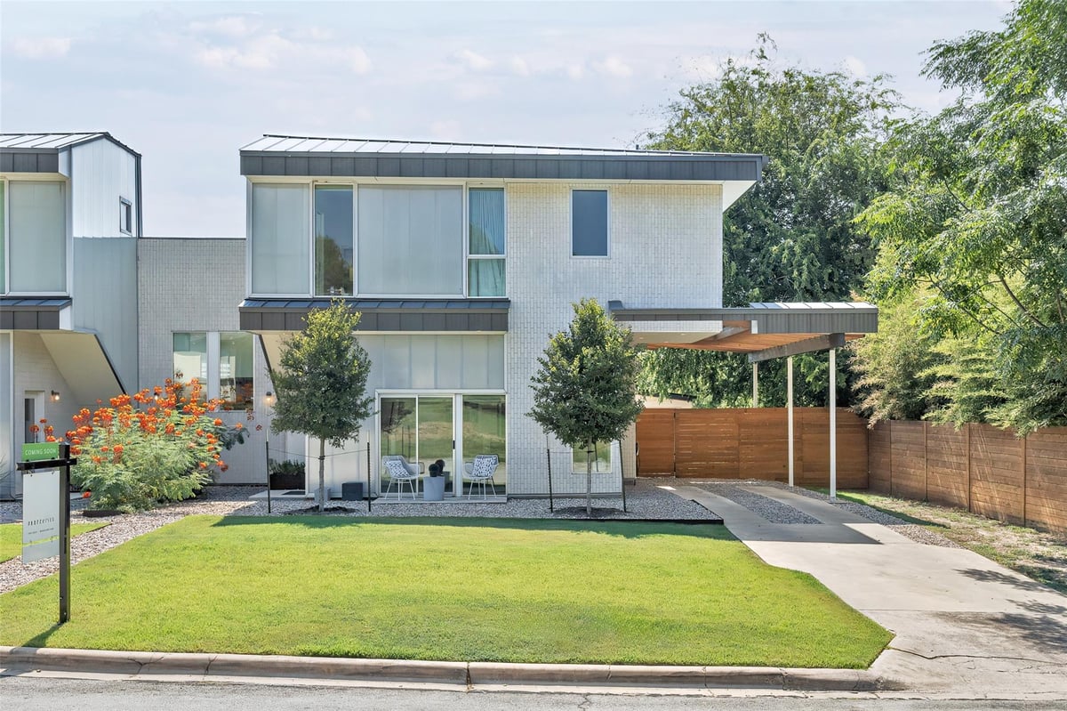 View 201 Bulian LN Unit #A in Westwood 201 Bulian LN Unit #A - front exterior - Luxury home in Westwood, Austin, TX