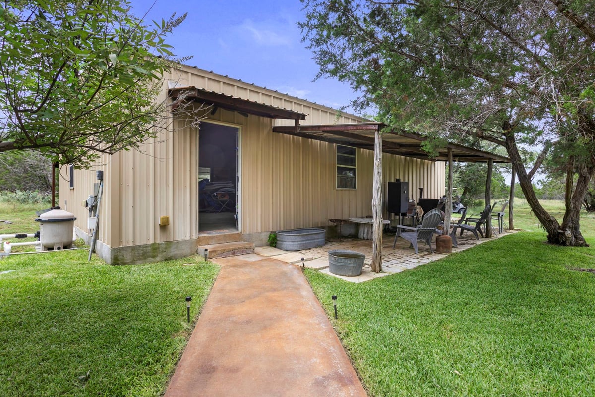 Kitchen at 201 N Oak Vista Dr - 3 bed 2 bath home