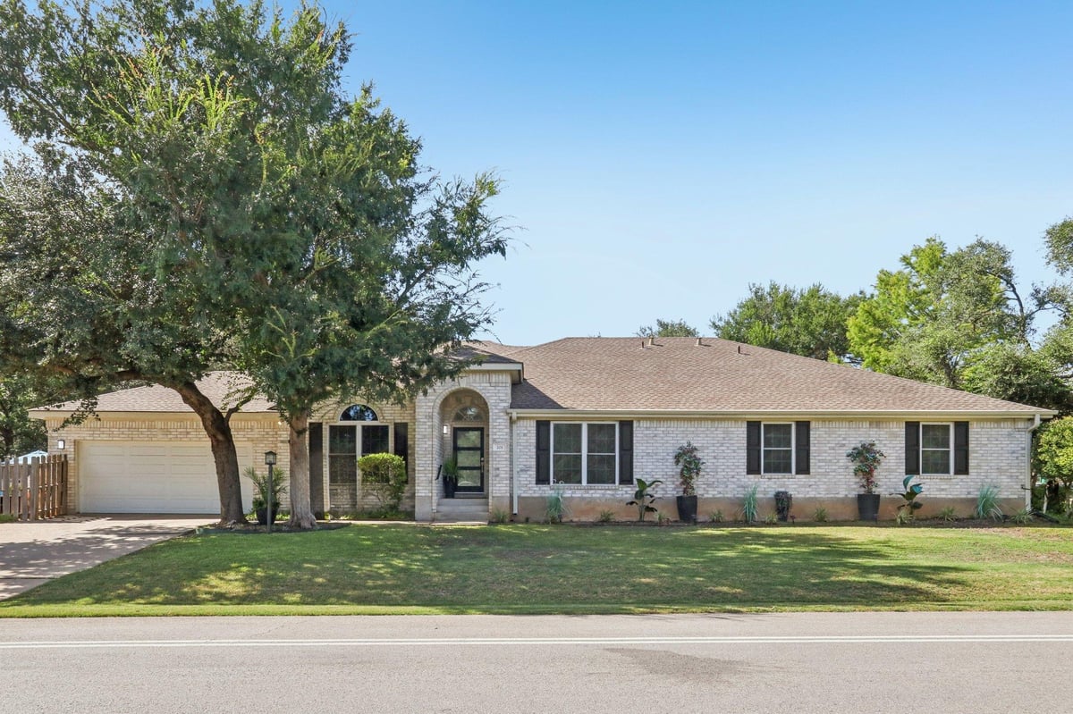 View 201 Sailmaster St in Lohmans Crossing Estates Sec 1 201 Sailmaster St - front exterior - Luxury home in Lohmans Crossing Estates Sec 1, Lakeway, TX