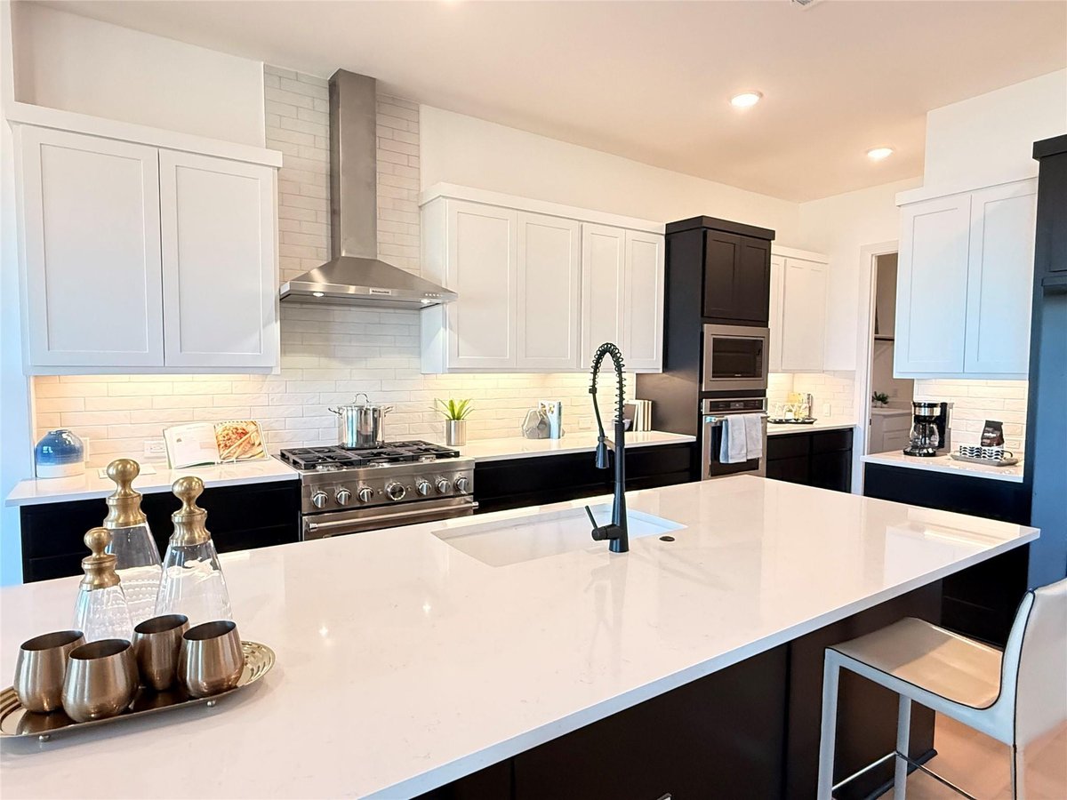 Primary bedroom at 201  Shadow Dr - 5 bed 4 bath home